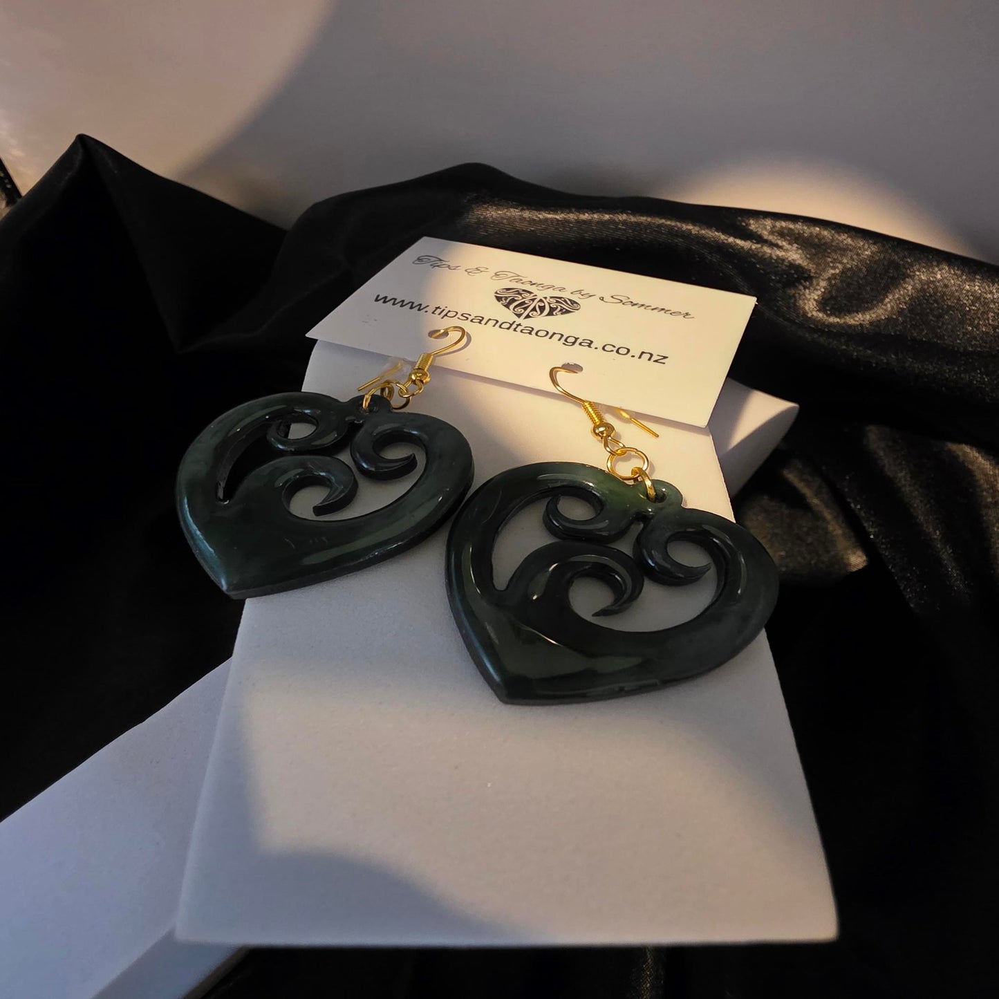 Pounamu whakapiri | Handpainted