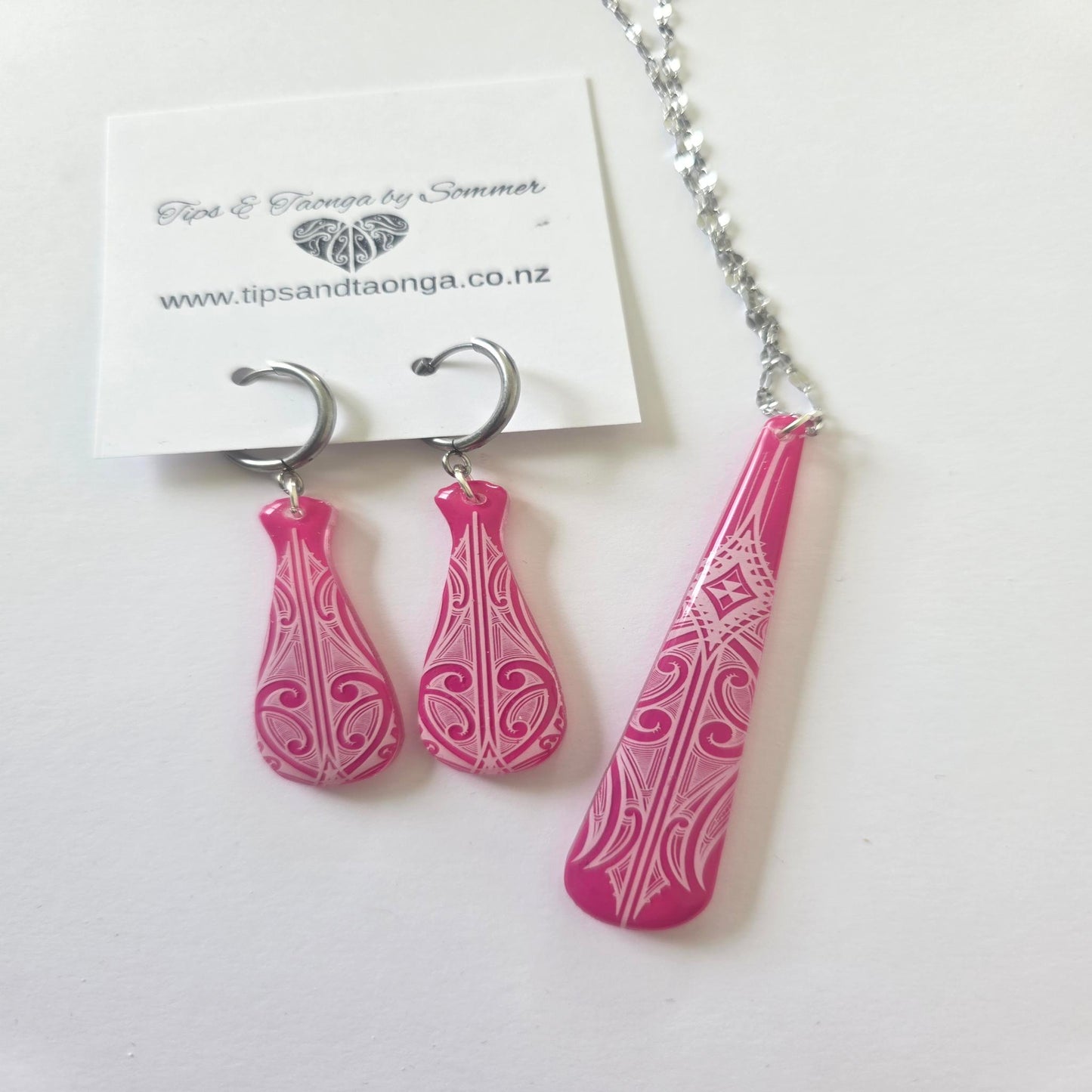 Māwhero | Pink necklace & earrings set