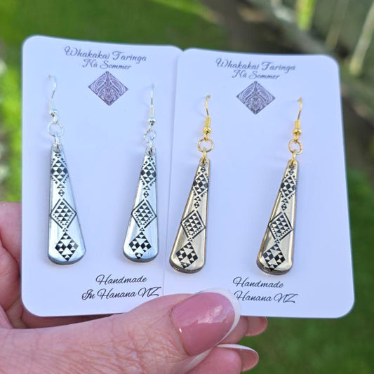 Tāniko Koura Hiriwa | Short Teardrop