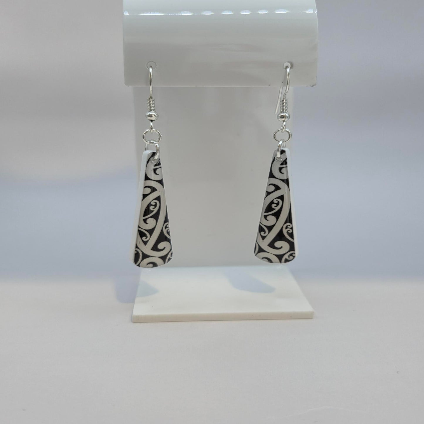 Kōwhaiwhai mā | Short teardrop 45mm