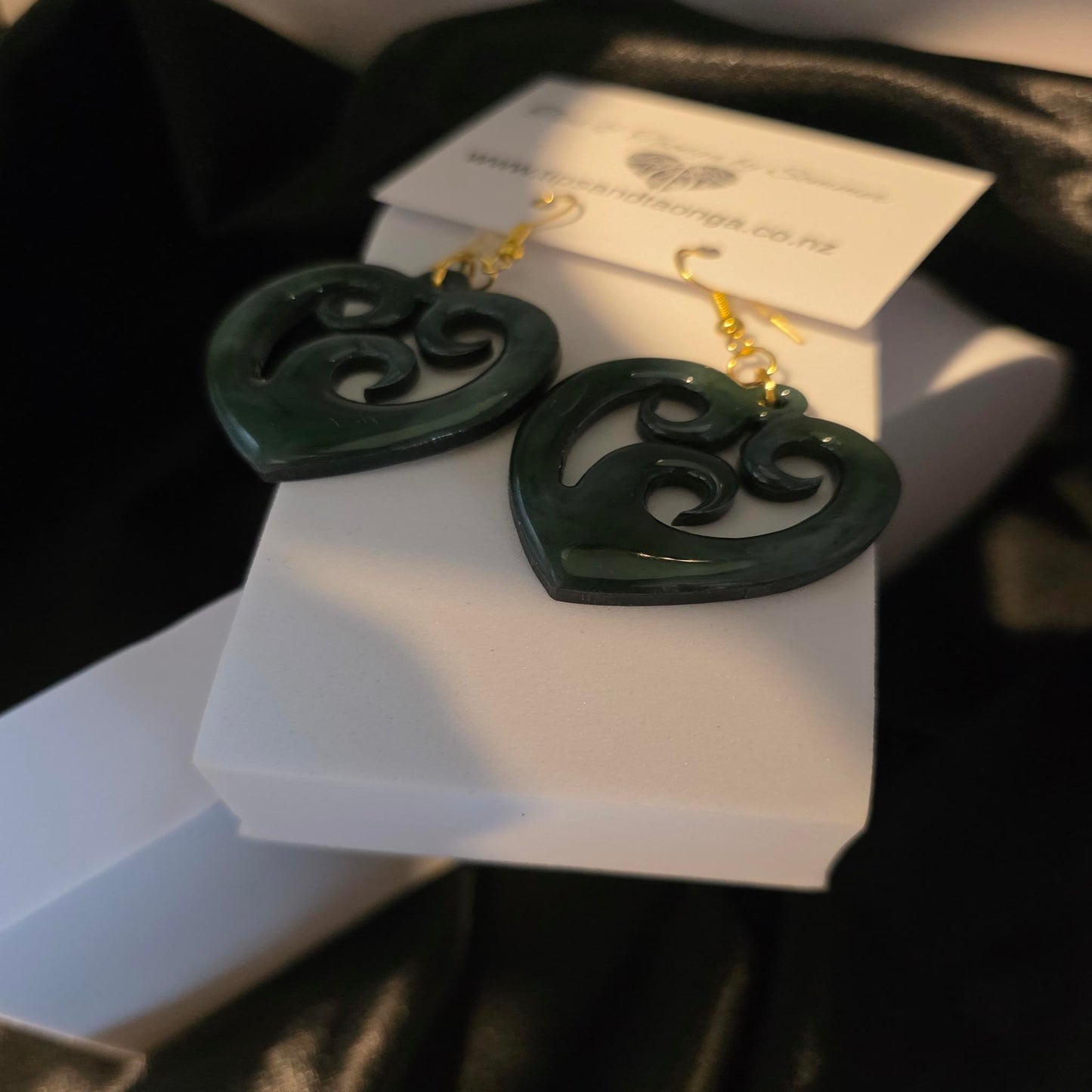 Pounamu whakapiri | Handpainted