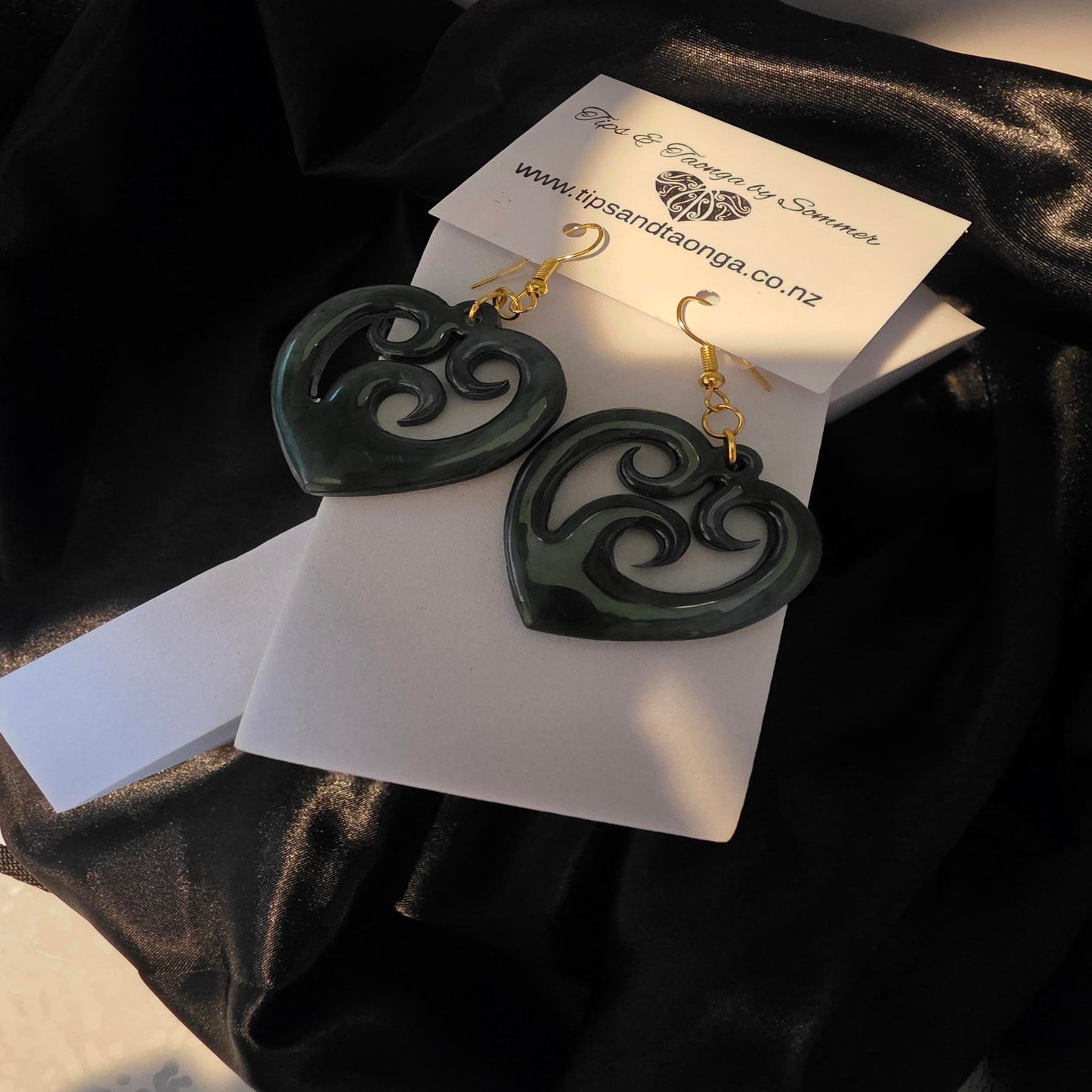 Pounamu whakapiri | Handpainted