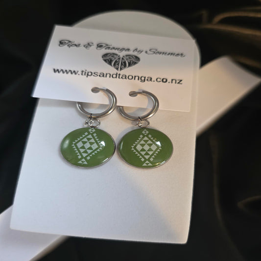 Olive green tāniko huggies