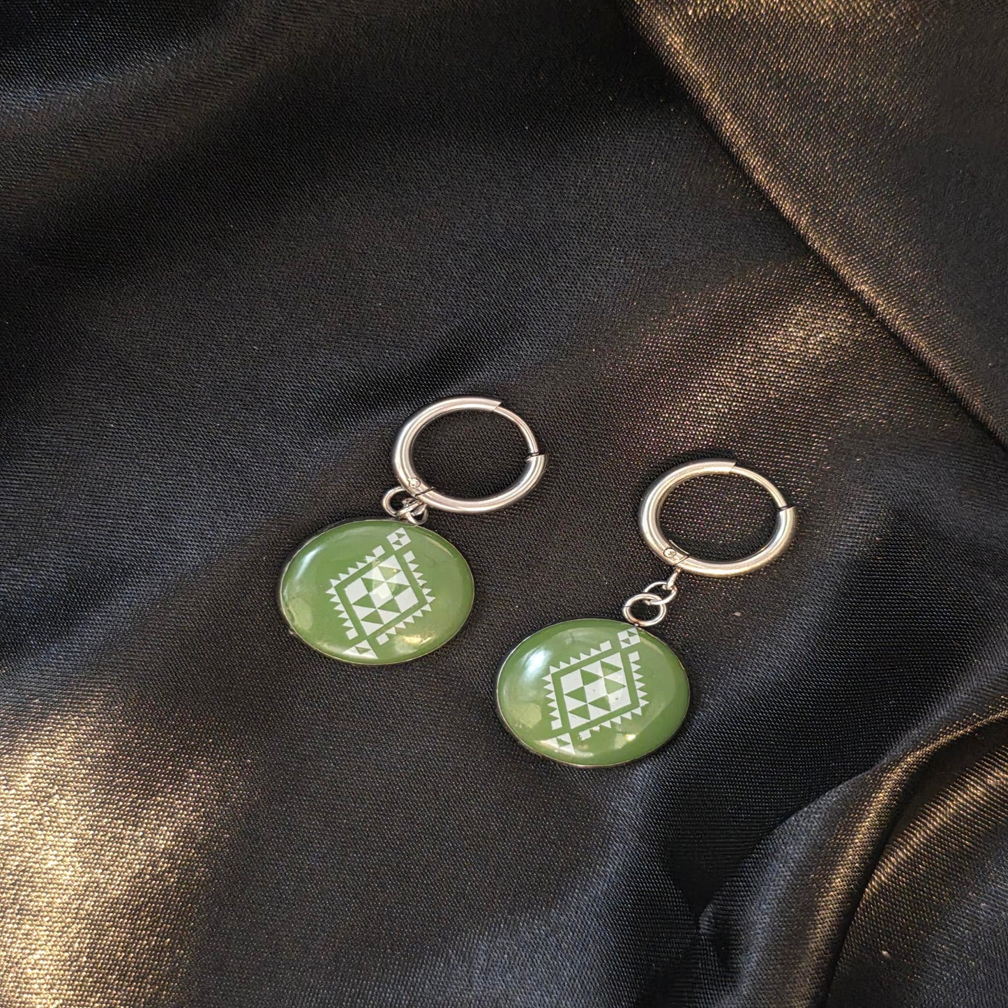 Olive green tāniko huggies