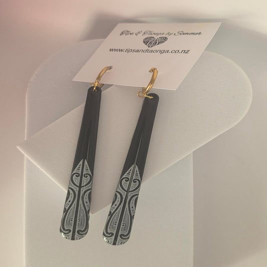 White on black | Long roimata