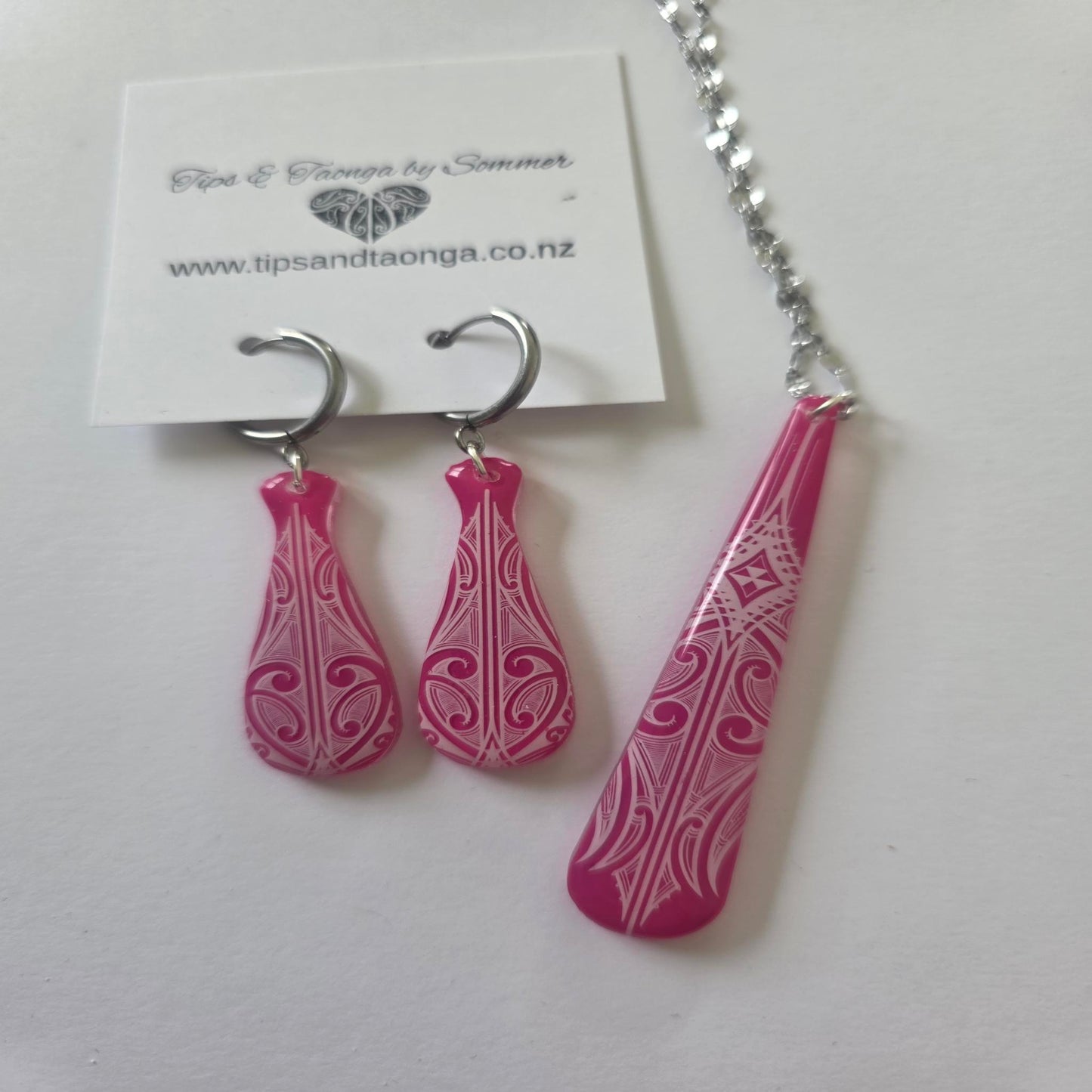 Māwhero | Pink necklace & earrings set