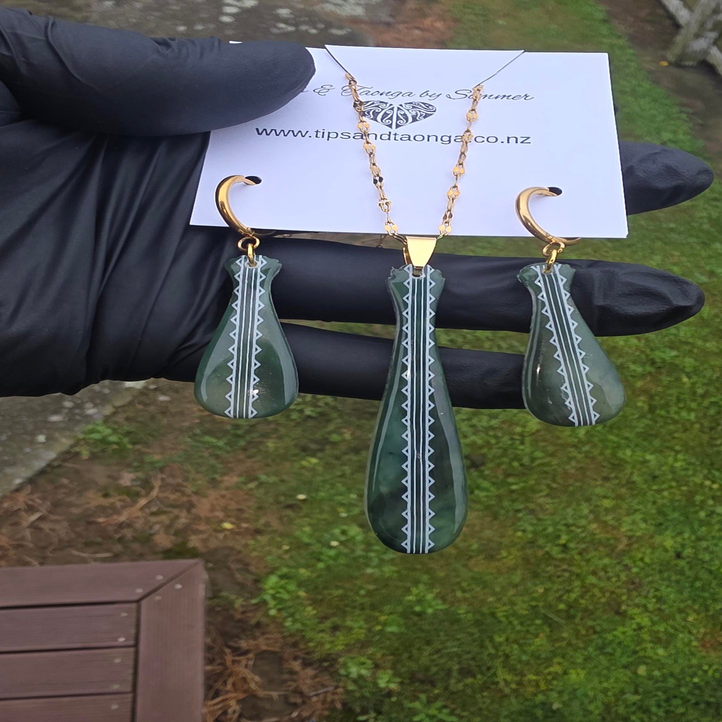 Niho taniwha set | Long Mere