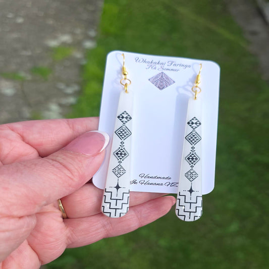 Poutāniko Mā | Long teardrop